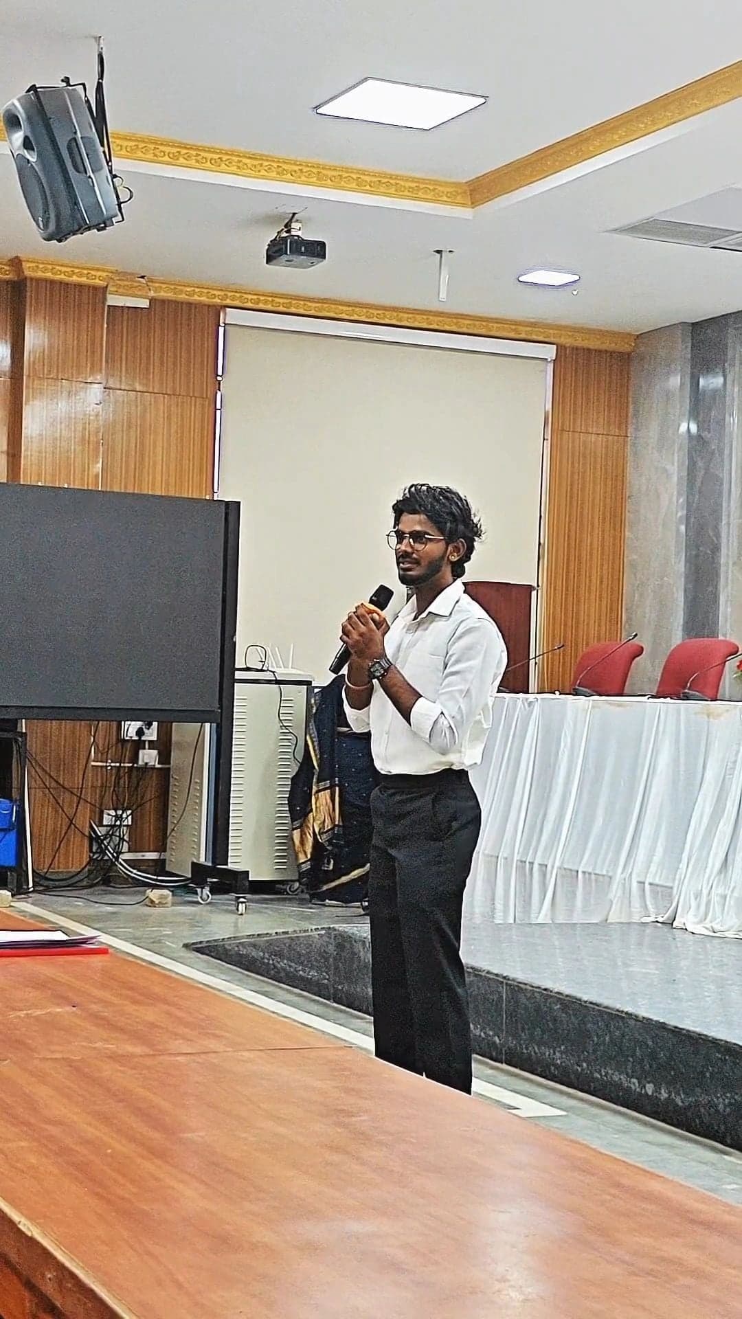 Presenting the Vision of SS40 NETWORK to the Tirunelveli District Collector